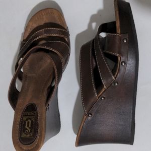 Decree Women's Brown Wedge Heel Shoes. Size 7